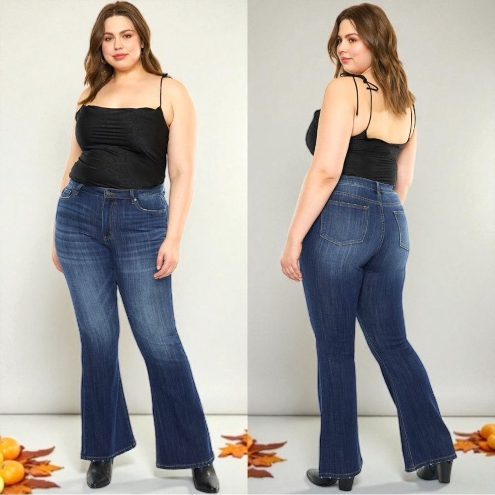 Kancan Mid Rise Dark Wash Classic Slim Flare Jeans Light Distressing – NWT
